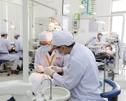 Hình ảnh về Sinh viên ngành Răng Hàm Mặt thực hành tại phòng Lab