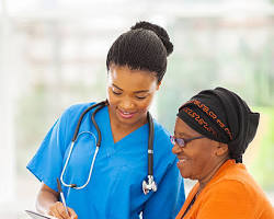 Hình ảnh về Nurse explaining medical information to patient