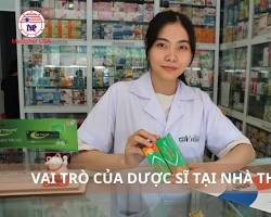 Hình ảnh về Dược sĩ đang làm việc tại nhà thuốc