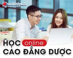 Hình ảnh về Giảng viên đang giảng bài trực tuyến cho sinh viên Dược